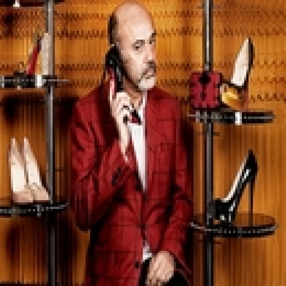 لماذا ينصحنا CHRISTIAN LOUBOUTIN بارتداء الكعب العالي؟