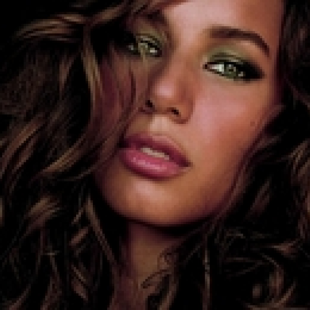 ليونا لويس تنفق 160 ألف دولار على مظهرها