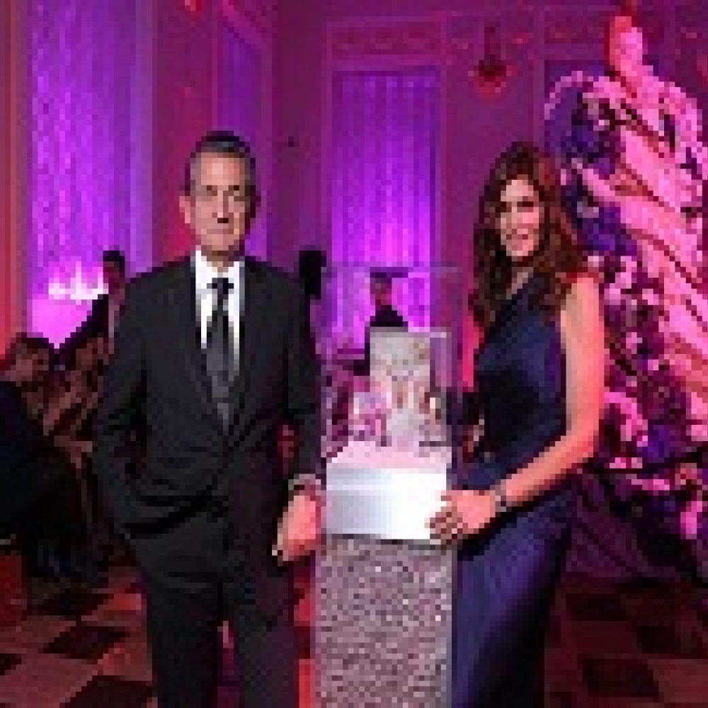 OMEGA تفتتح بوتيك " GUM" بحضور سيندي كروفورد 