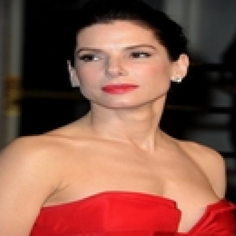 ساندرا بولوك تمر بحالة نفسية سيئة