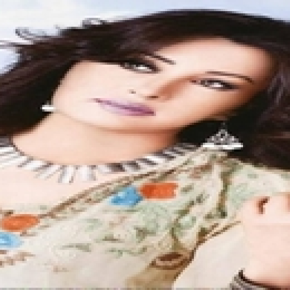 لطيفة مذيعة تلفزيونية لأول مرة