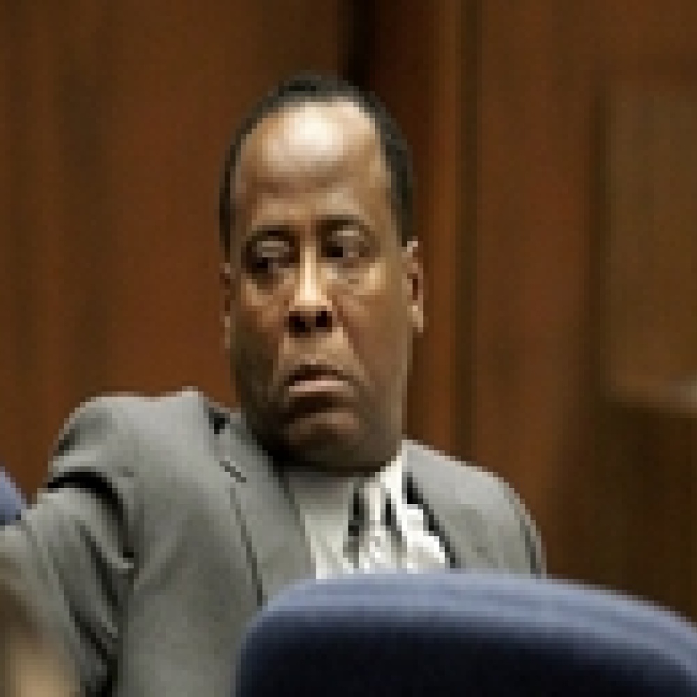 الحكم على طبيب مايكل جاكسون بالسجن 4 سنوات