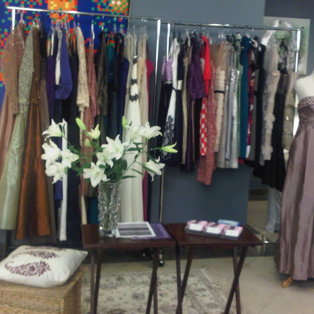   هي  تحاور سيدات الأعمال غدير وغادة يماني عن انتقائهن لأزياء Velvet Collection