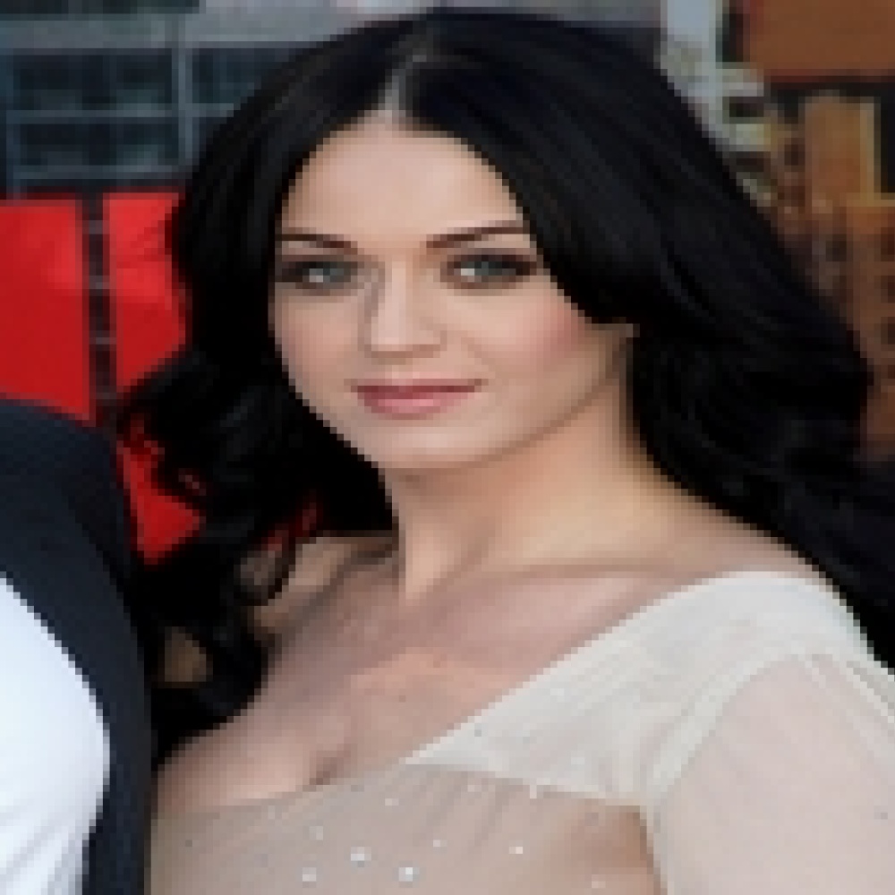 كاتي بيري تكتب أغاني عن انفصالها عن راسل براند