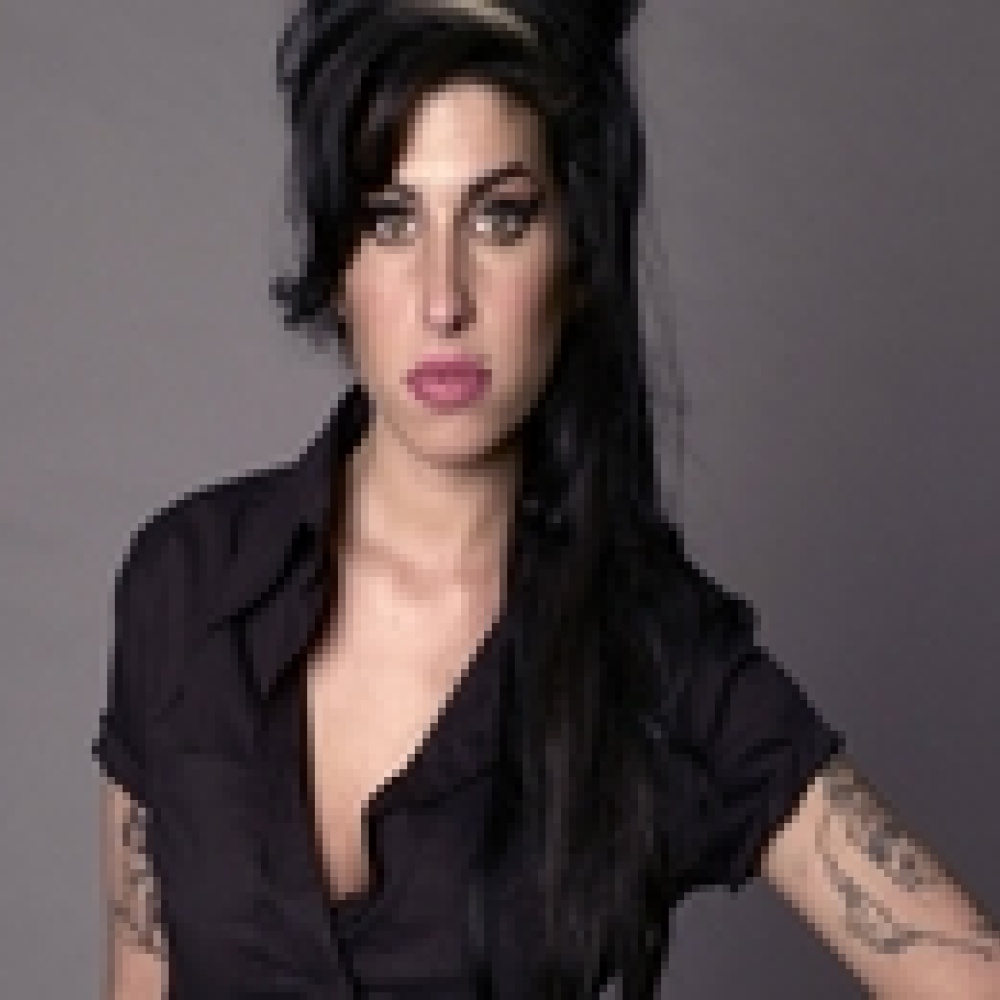 آيمي واينهاوس ماتت نتيجة تسمم بالكحول