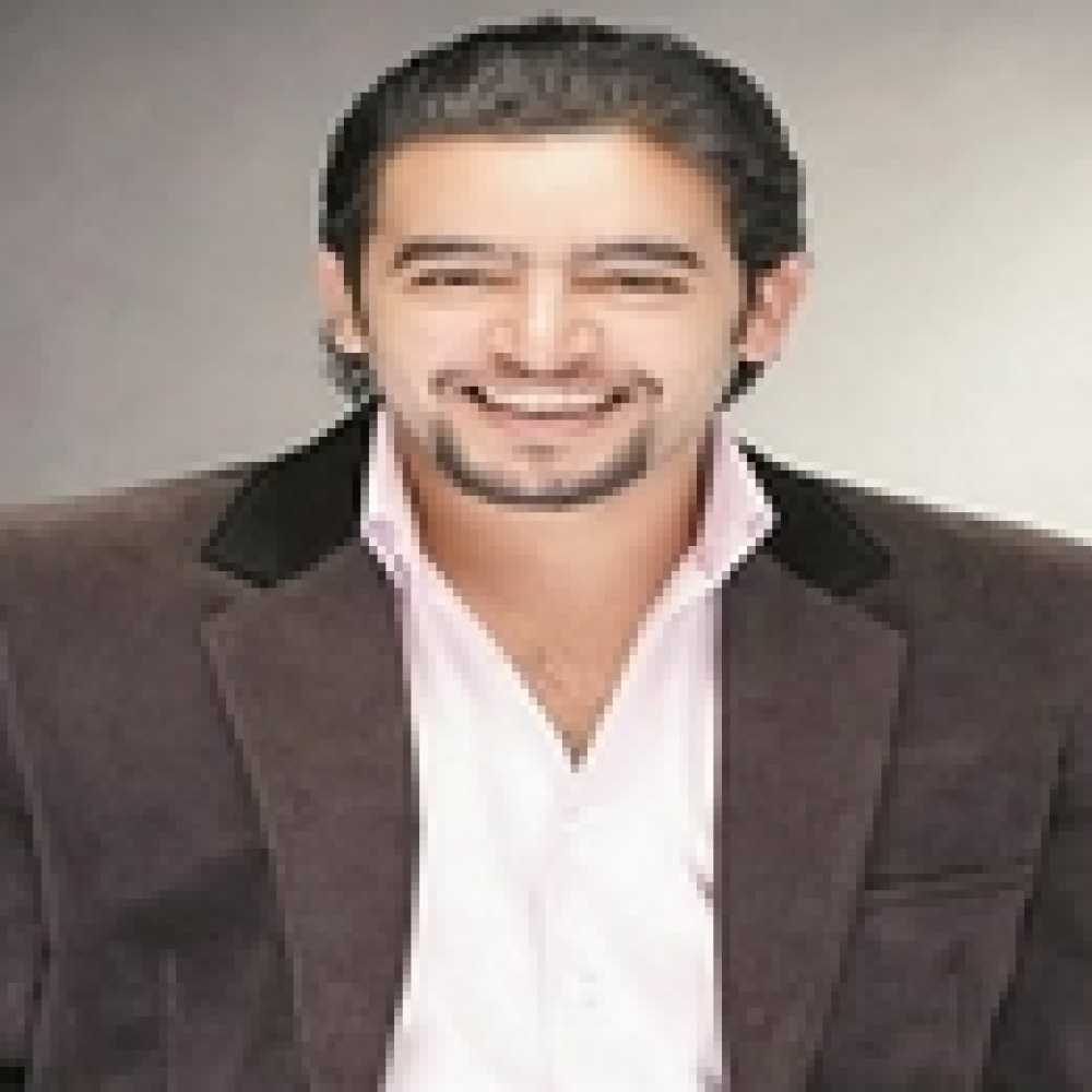 هاني سلامة يطير فى الهواء