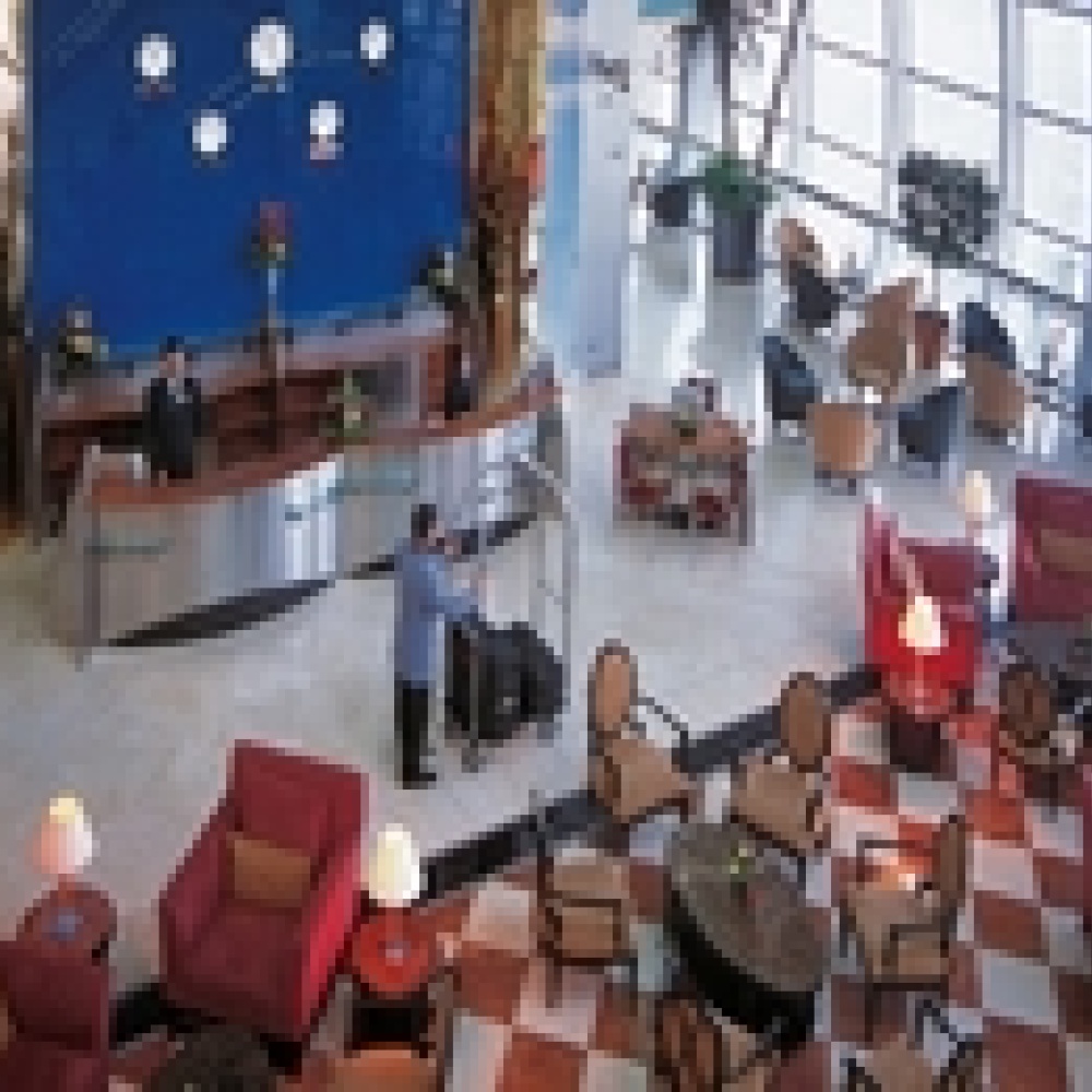 فندق مطار دبي يفوز بجائزة أفضل صاحب عمل