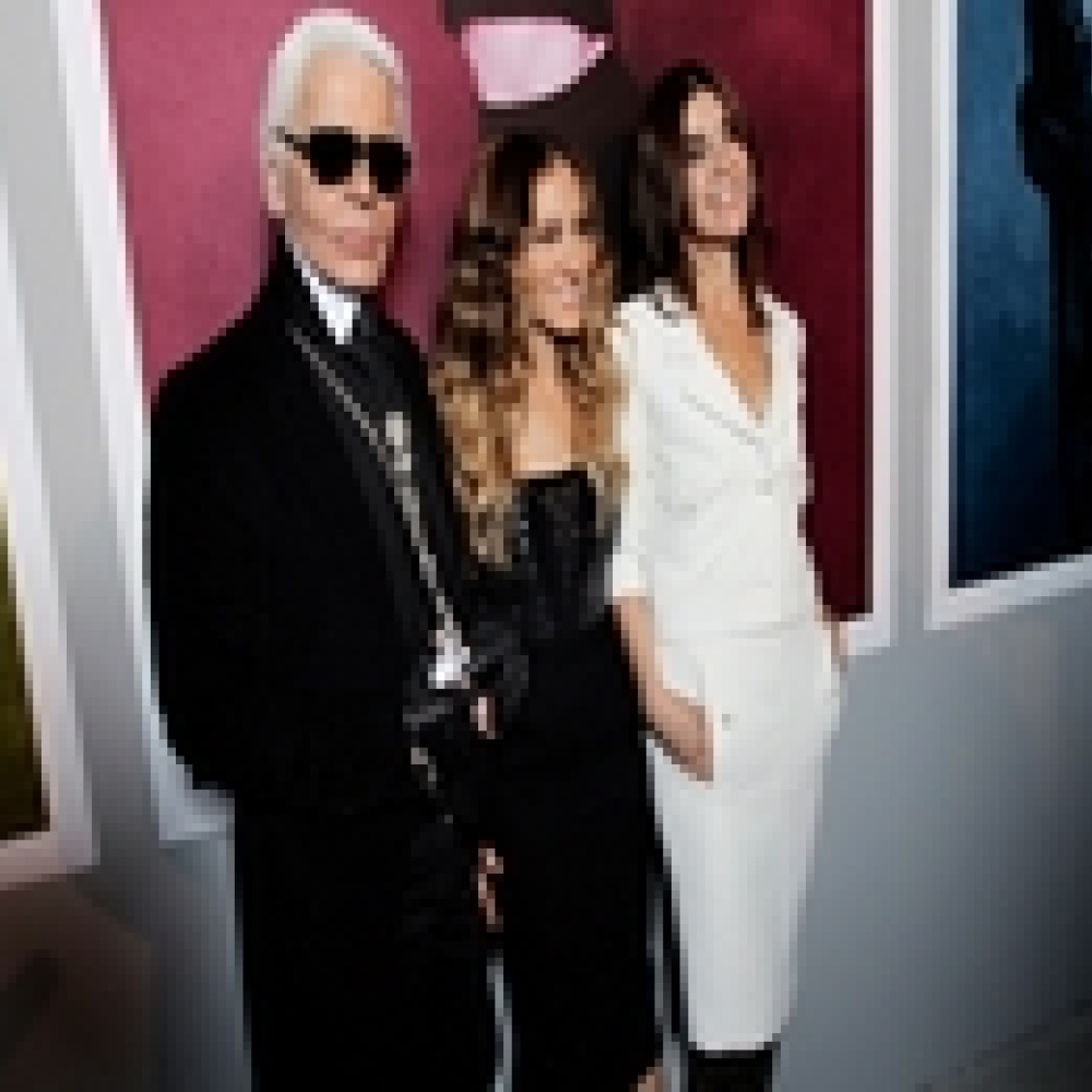 شانيل تحتفل بالجاكيت الأسود 