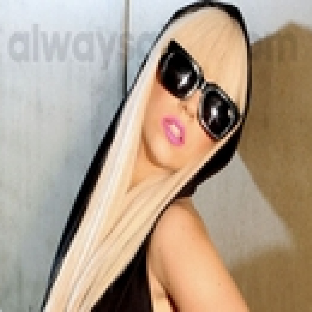 ليدي غاغا تدخل علاقة عاطفية