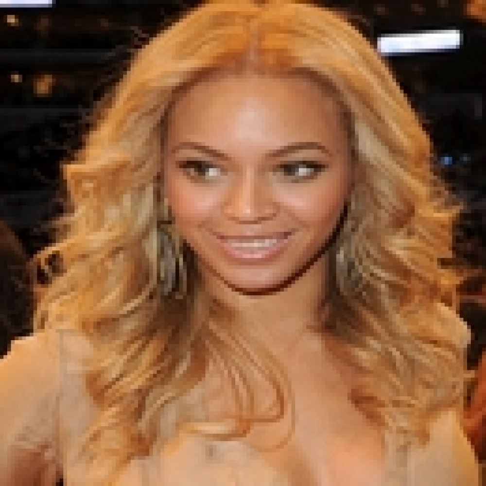 حوض استحمام ماسي لجنين بيونسيه