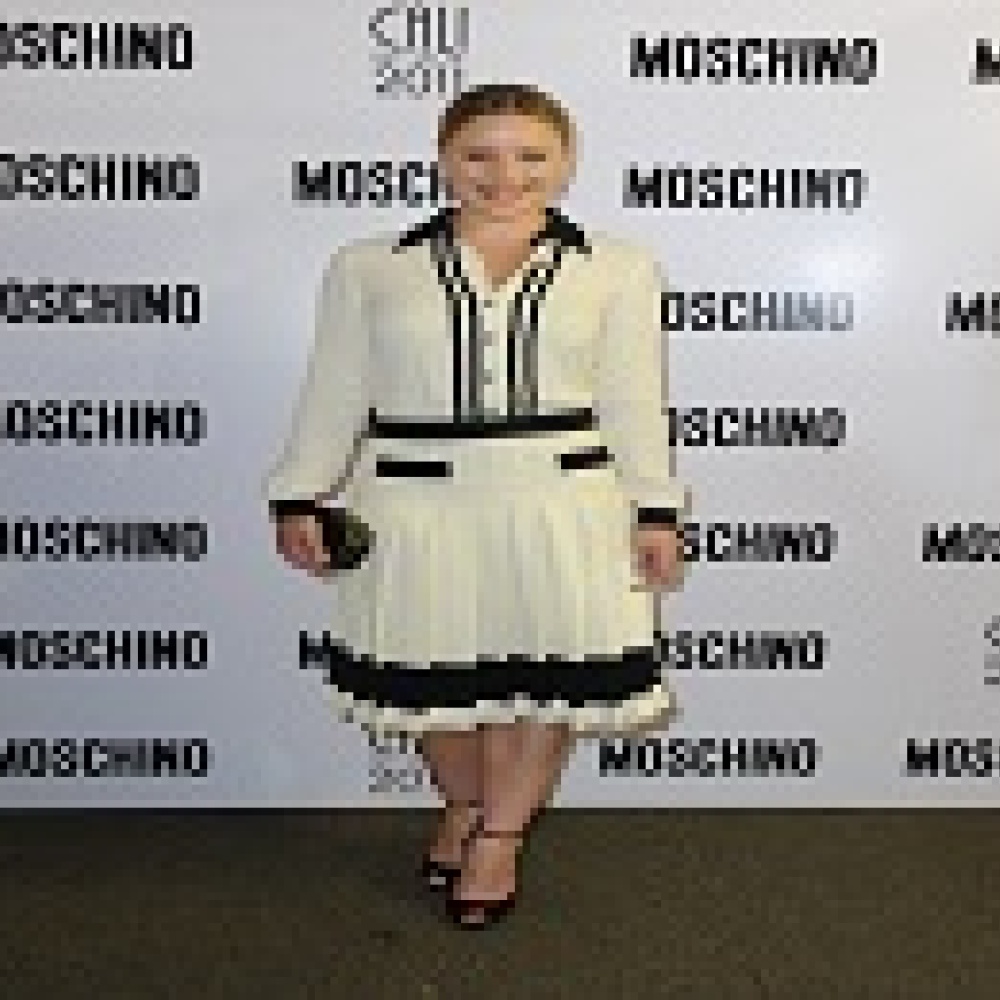 آبي كورنيش بثوب من Moschino