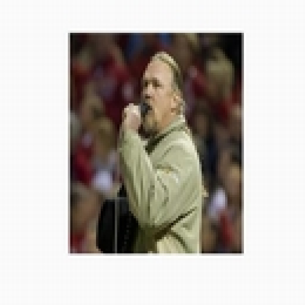 آدكنز يخطط لعمل "أغاني وقصص" في جولة غنائية جديدة