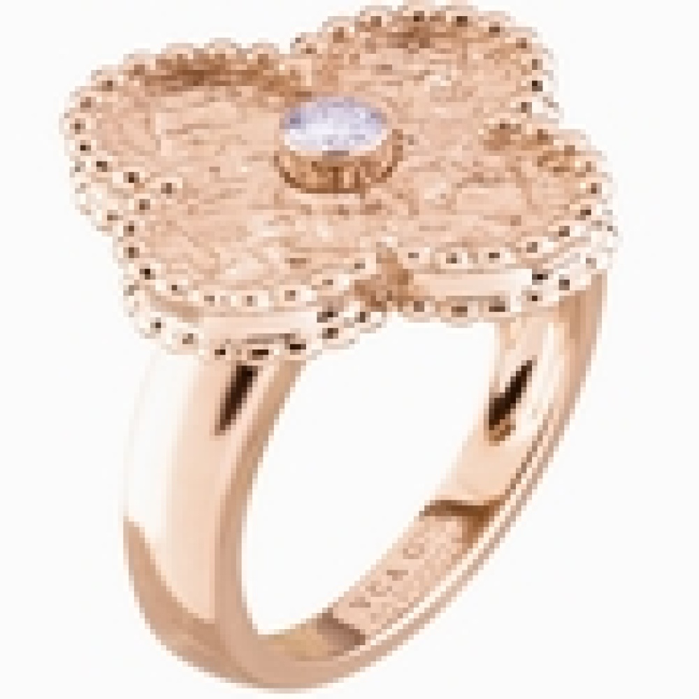 مجموعة Vintage Alhambra ومجموعة Sweet Alhambra تتألقان بالذهب الزهري