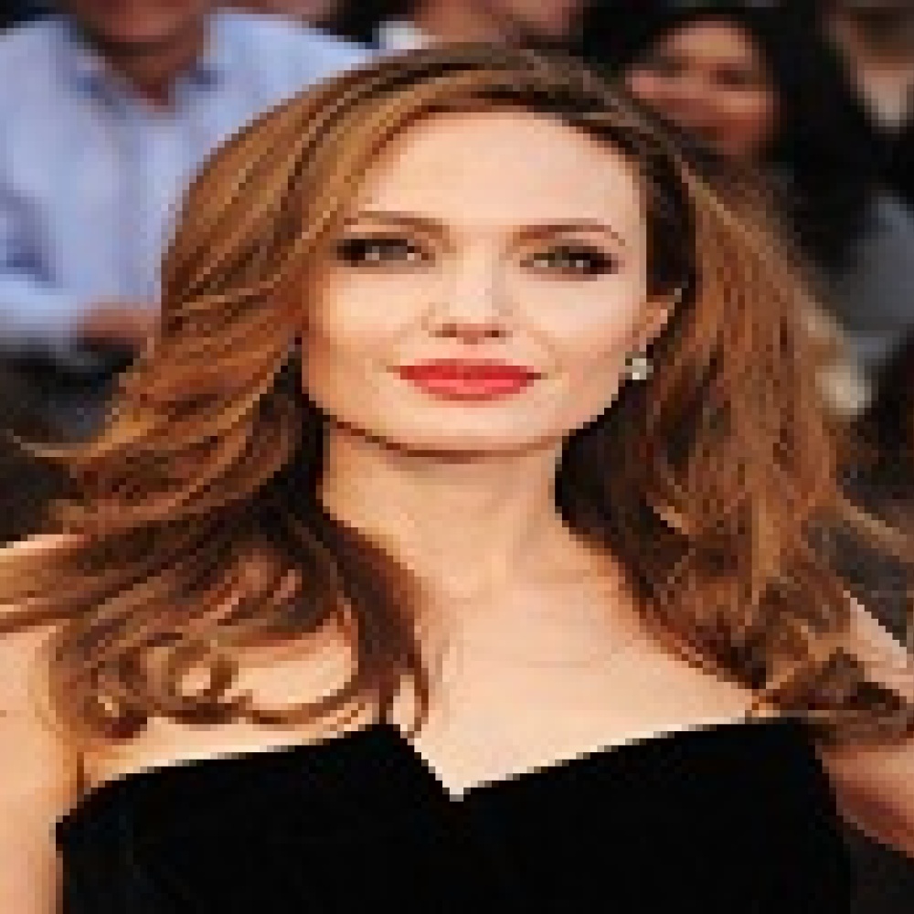 نجمات يتألقن بأقراط  نيل لين 