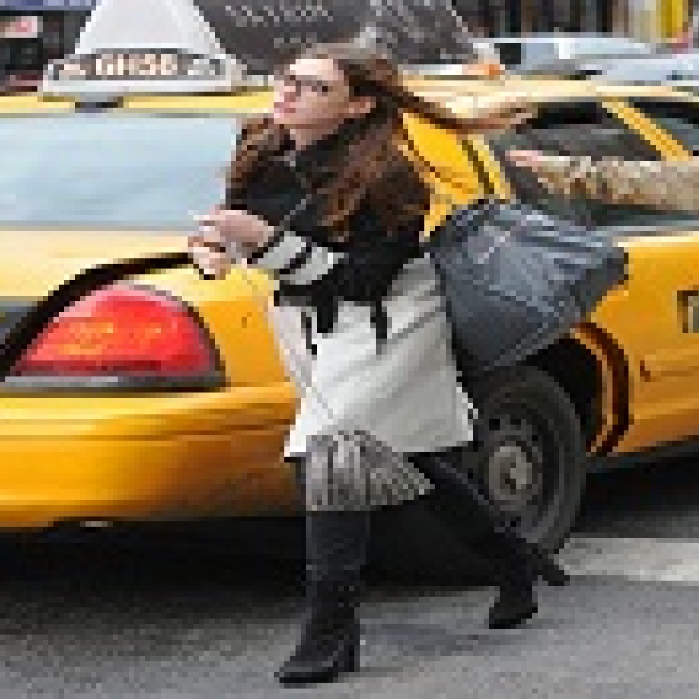 آن هاثاواي تنتعل بوطا من  TOD S 