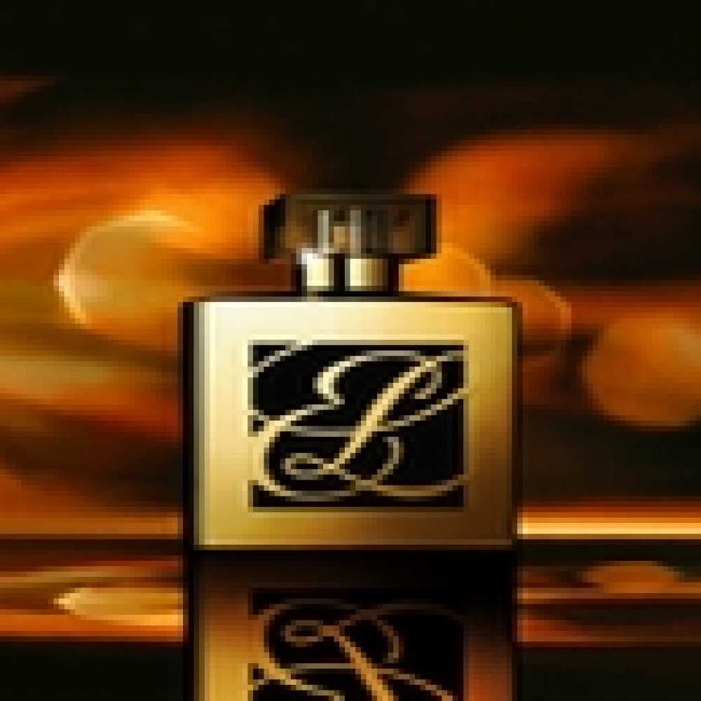 استي لودر تقدم تعريفا جديدا لعطر الترف الخالص