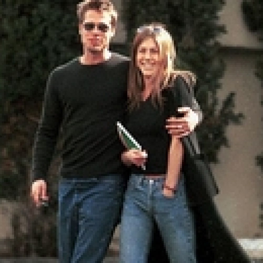 براد بيت يعتذر عن الإساءة لجنيفر أنيستون