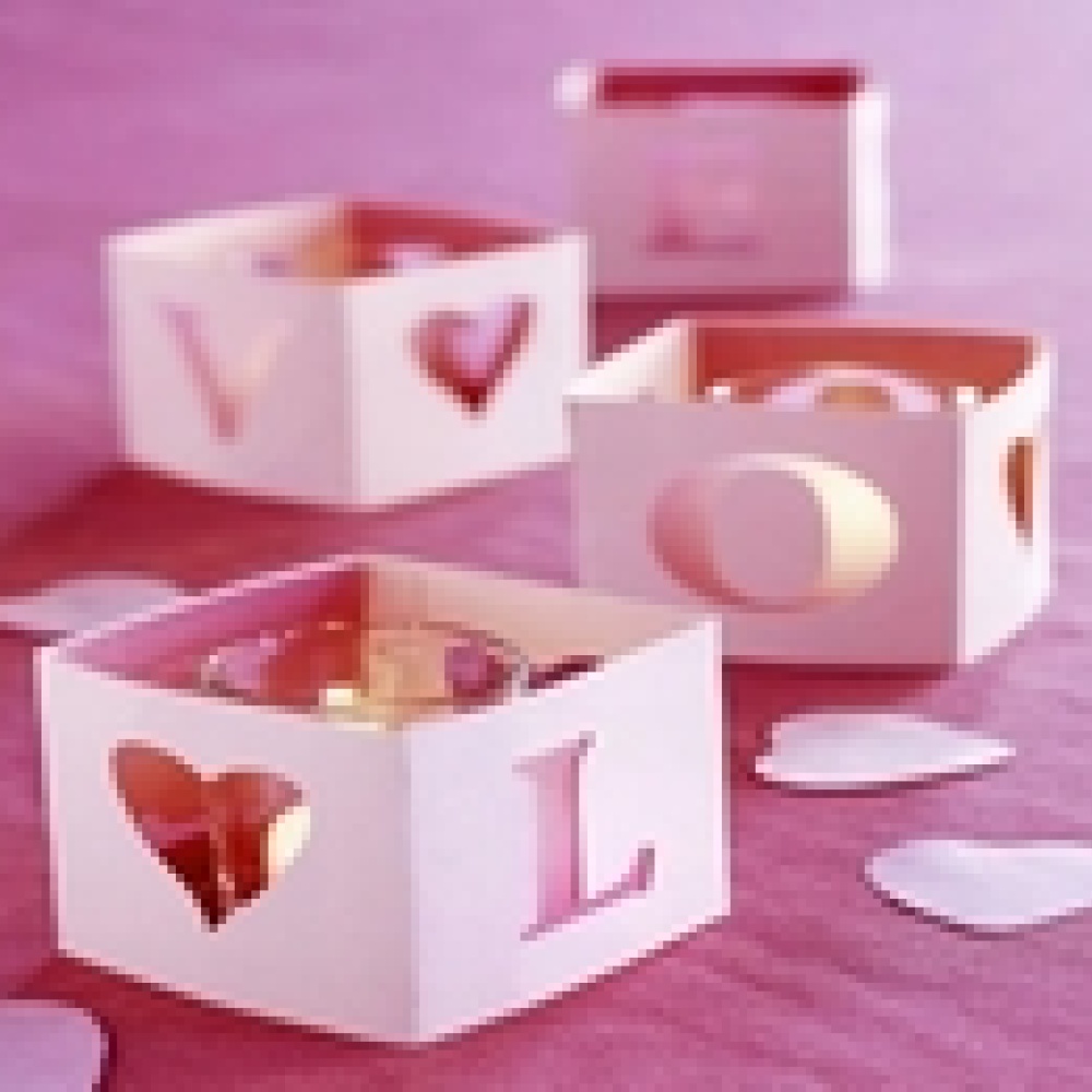 الشموع الرومانسية لديكورات عيد الحب