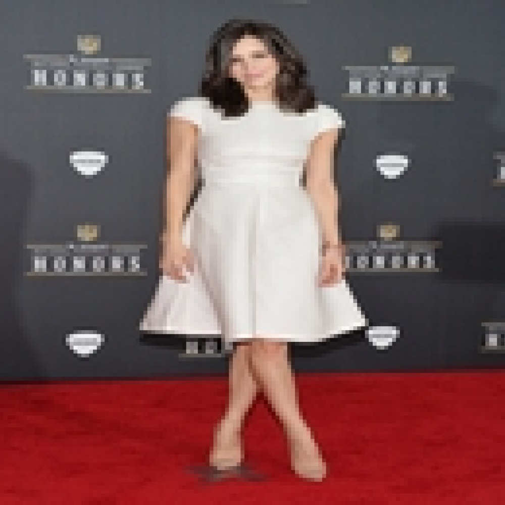 النجمات يتألقن بالأبيض والأسود