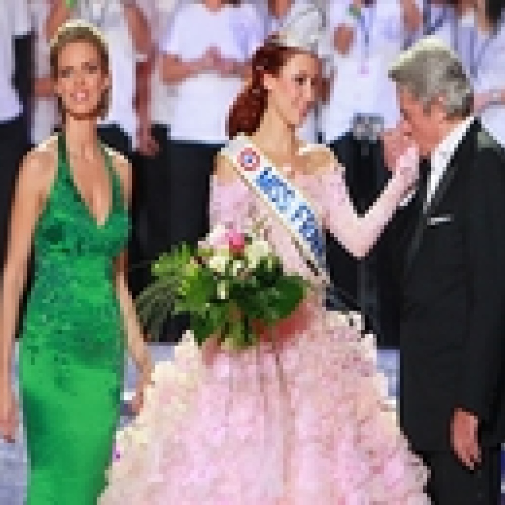 ملكة جمال فرنسا 2012 تهوى الرقص الشرقي