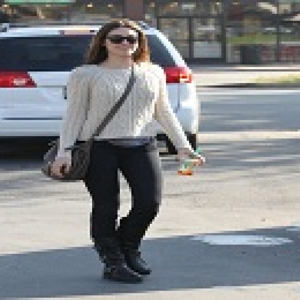 ايمي روسوم تنتعل بوطا من  Coach 