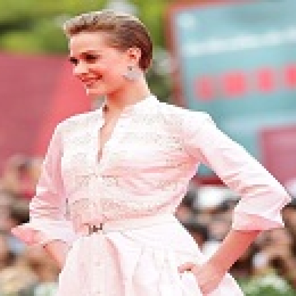 ايفان وود تتألق بأقراط من   Bulgari  