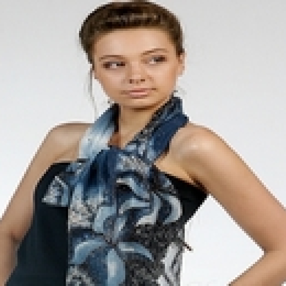 موضة الأوشحة تعود إلى الطابع الاستوائي