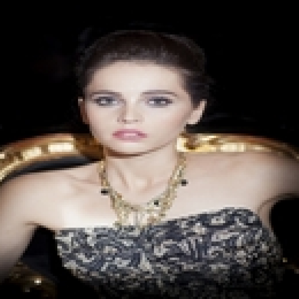 فيليسيتي جونز: الوجه الجديد لمجموعة مكياج ’دولتشي آند غابانا‘