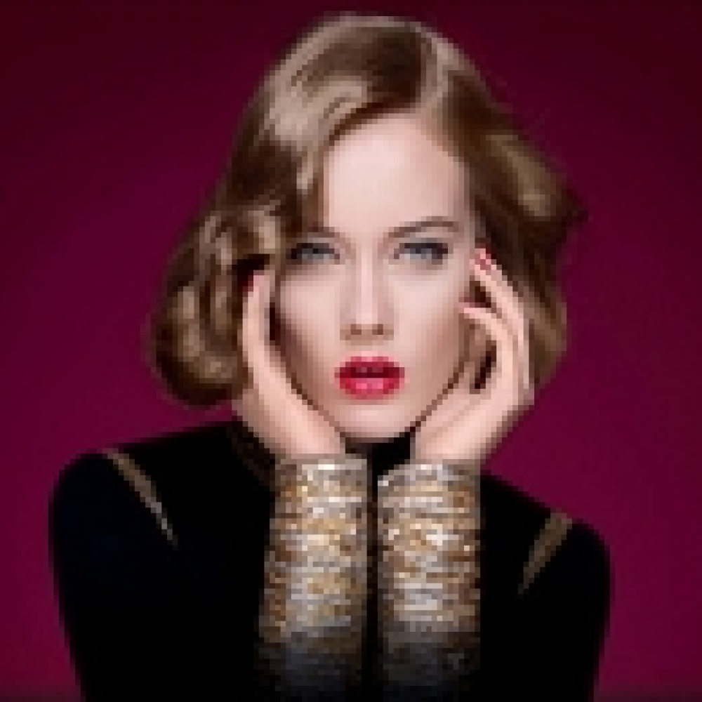 ألوان مكياج Les Scintillances  من شانيل تحمل لون الأعياد 