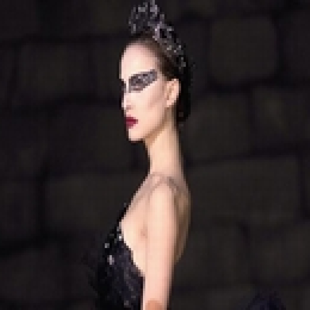  XOXO  فيلم جديد يجمع فريق البجعة السوداء الحائز على الأوسكار