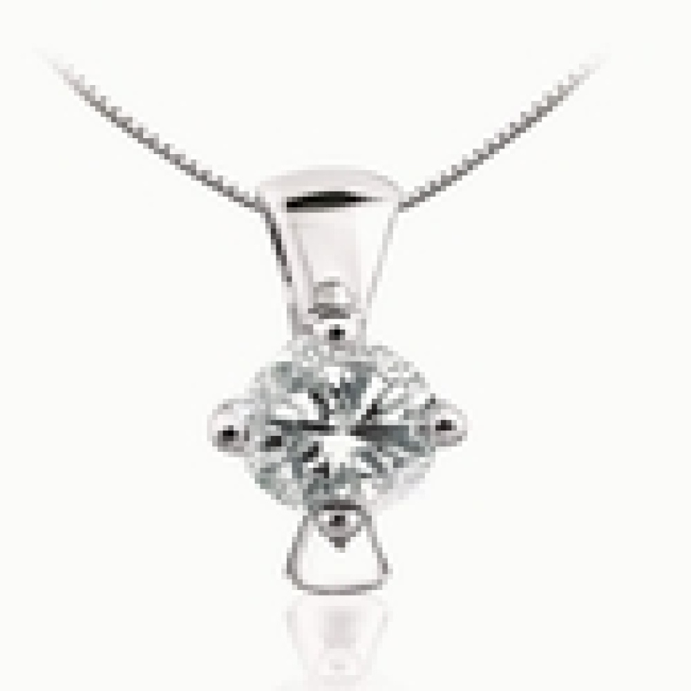 بيور جولد تقدم قلادة ماسية في مهرجان دبي للتسوق