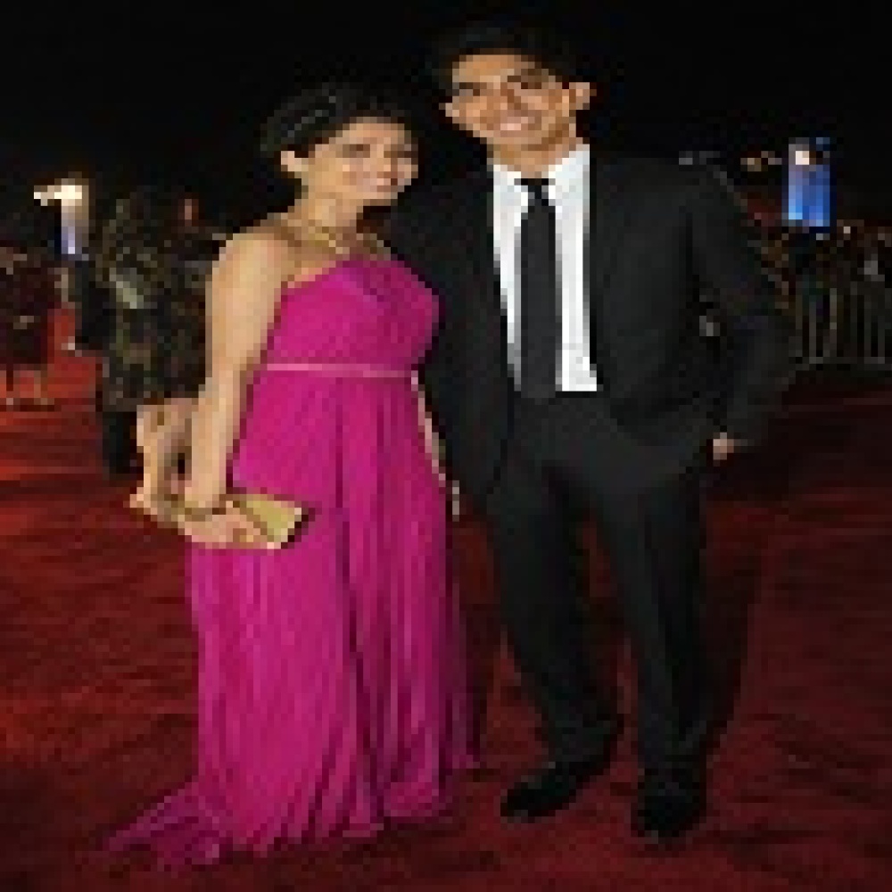 فريدا بينتو وديف باتيل بأزياء من  فيراغامو  