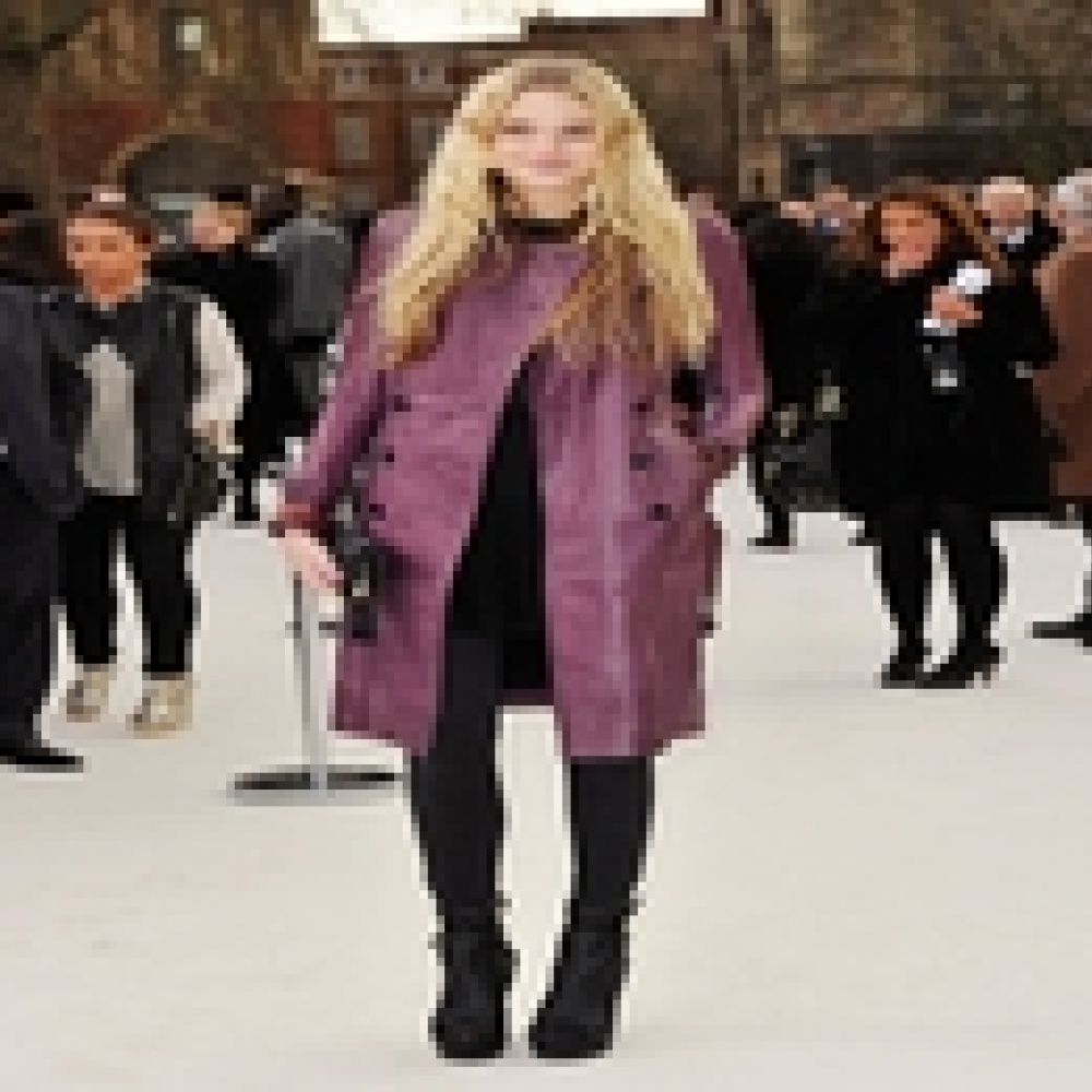 نجمات يتألقن في أزياء Burberry في أسبوع موضة لندن لخريف وشتاء 2012 