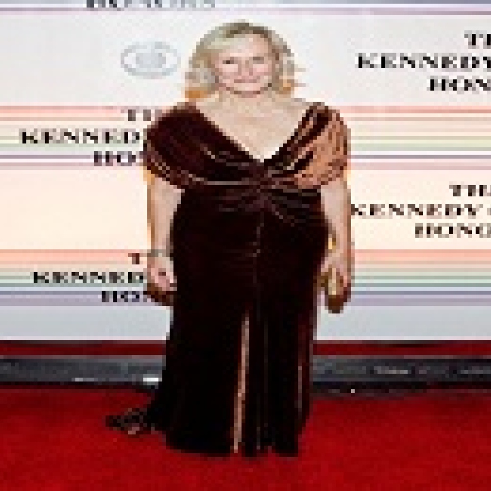 غلين كلوز ترتدي " Ferretti"