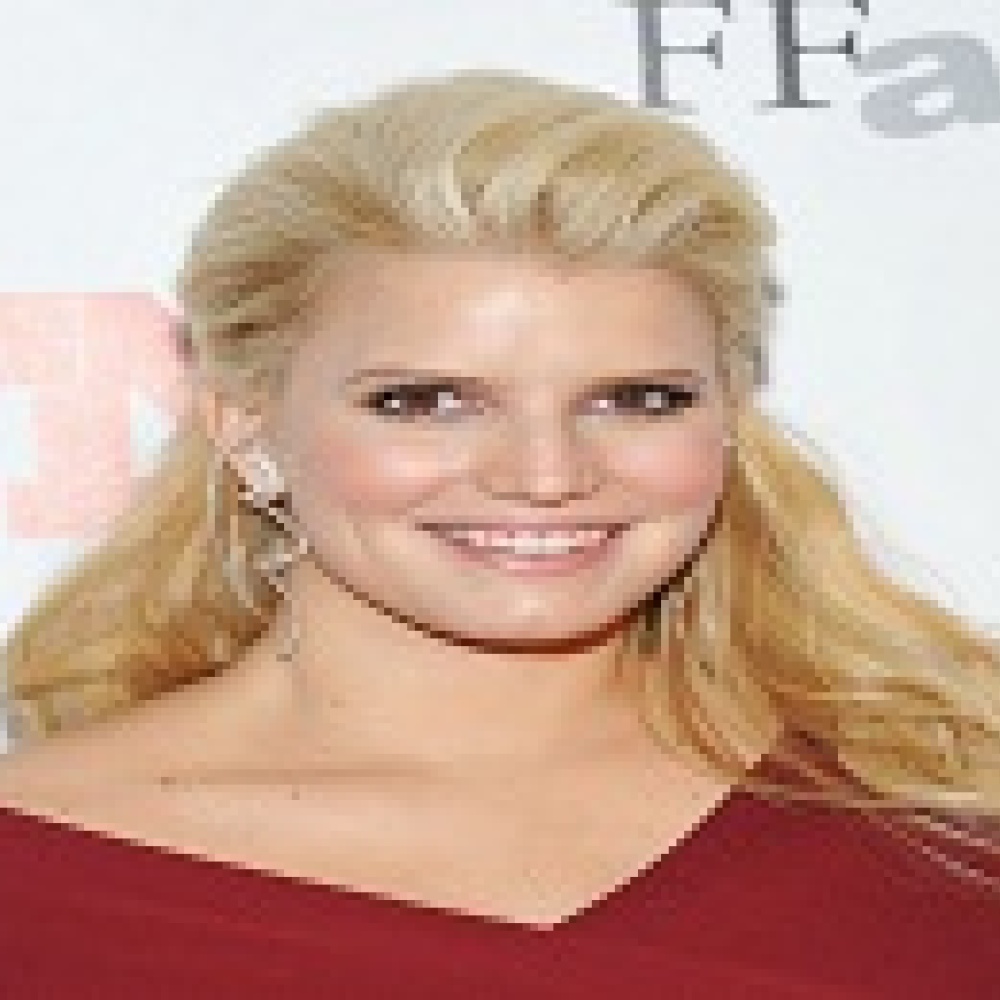 جيسيكا سيمبسون بأقراط "H.Stern"