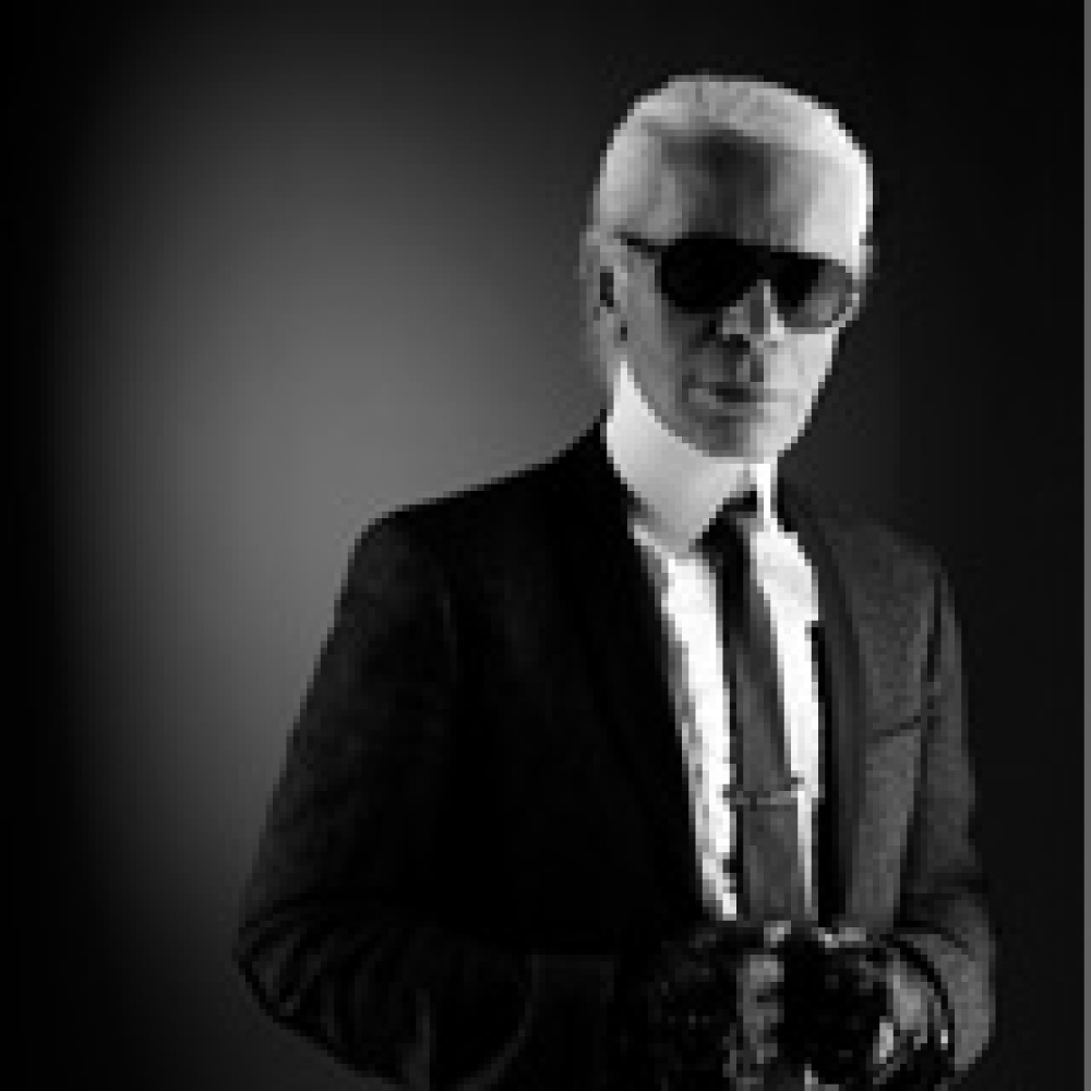 Karl Lagerfeld: المرأة العصرية هي امرأة تحب الزمن الذي تعيش فيه