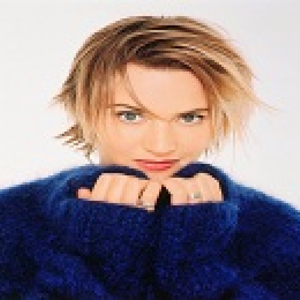 كايت وجنيفر وسكارليت..نجوم على  رصيف هوليوود 