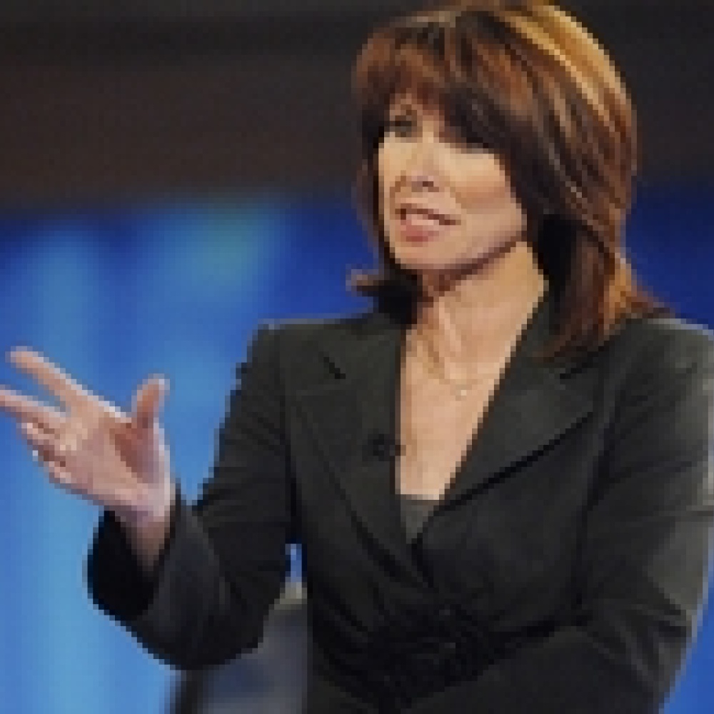 المذيعة التليفزيونية كاي بيرلي خائفة من عملية تجميل وجهها