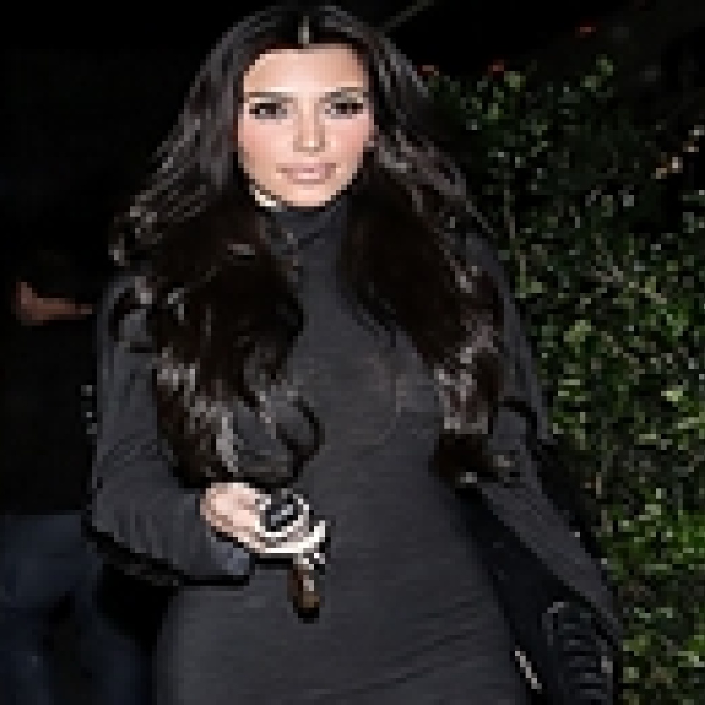 كيم كارديشيان تقاضي موظف سابق لديها بتهمة التشهير