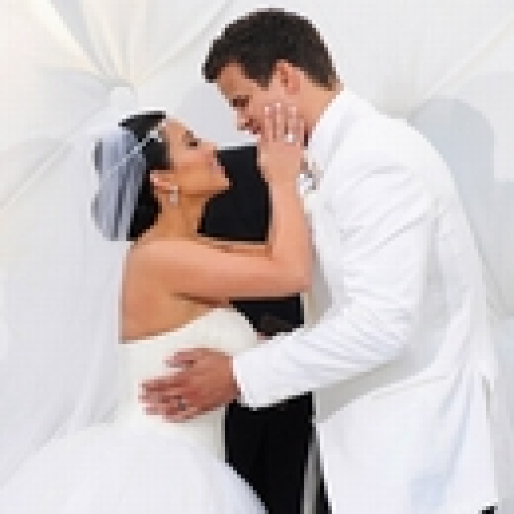 17.9 مليون دولار لإذاعة حفل زفاف كيم كارداشيان!