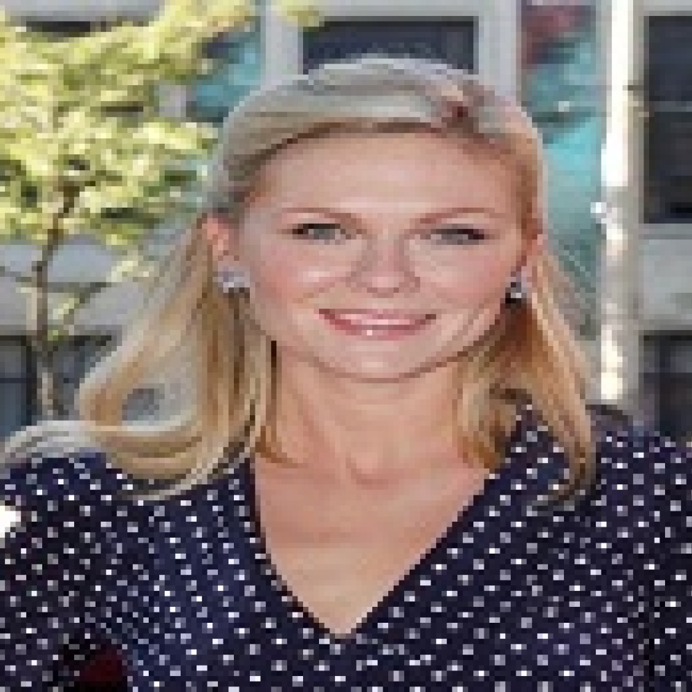 كيرستن دانست بأقراط من  Bulgari 