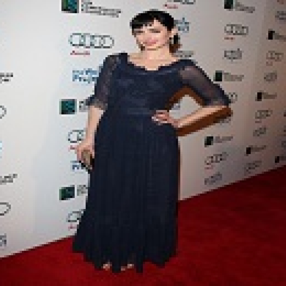 كريستن ريتر بفستان من " Ferretti "