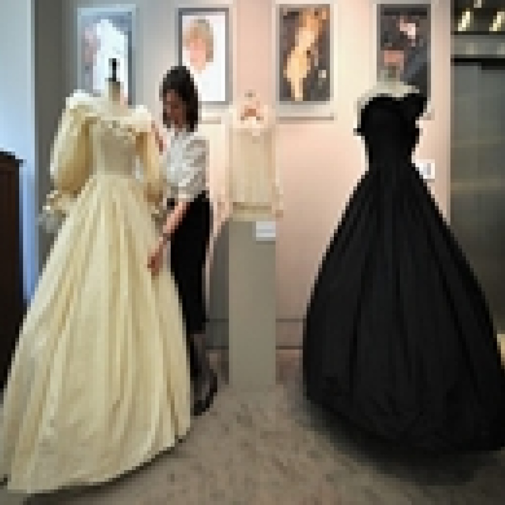 نسخة من فستان الأميرة ديانا في مزاد علني