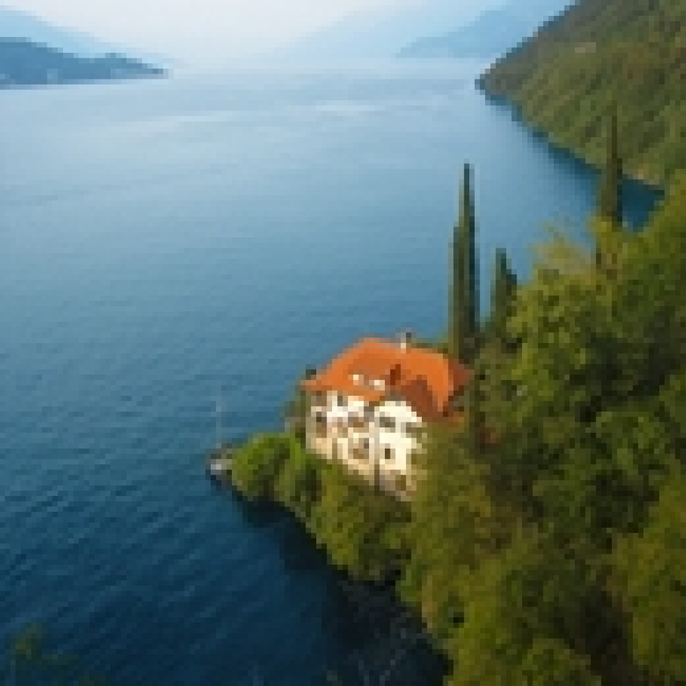 بحيرة كومو.. المفضلة لنجوم الفن والموضة وكرة القدم