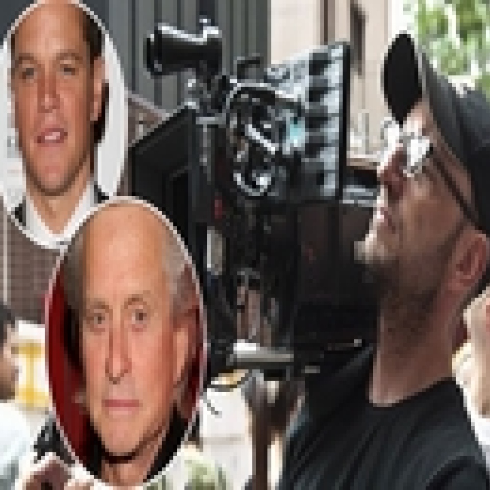 مايكل دوغلاس ومات دايمون في خلف الشمعدان