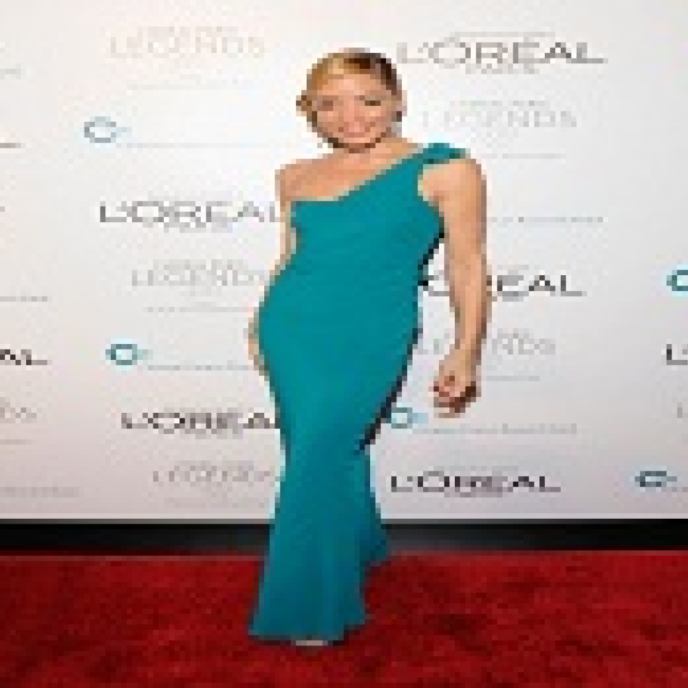 مايكل ميشيل بفستان من  Ferretti 