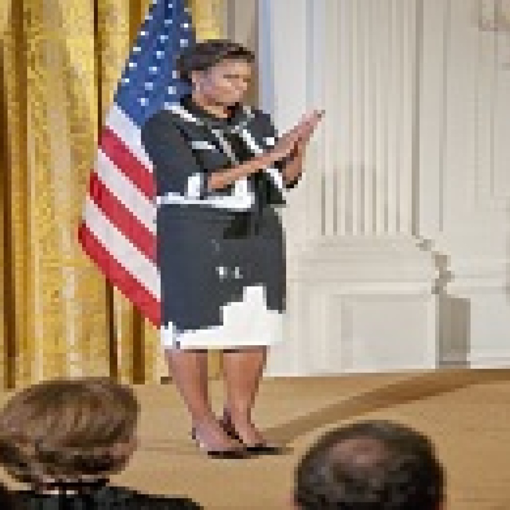 ميشيل أوباما ترتدي   Moschino 