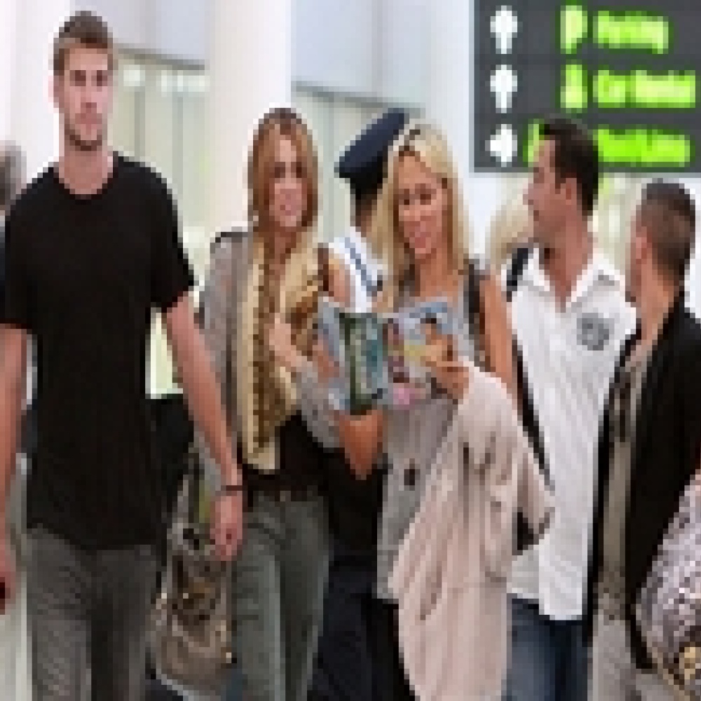 مايلى سيروس تواجه معجبا وقحا