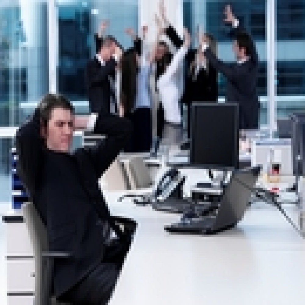 دراسة حديثة: مشاهدة الآخرين يحققون النجاح يقلل من الدافعية