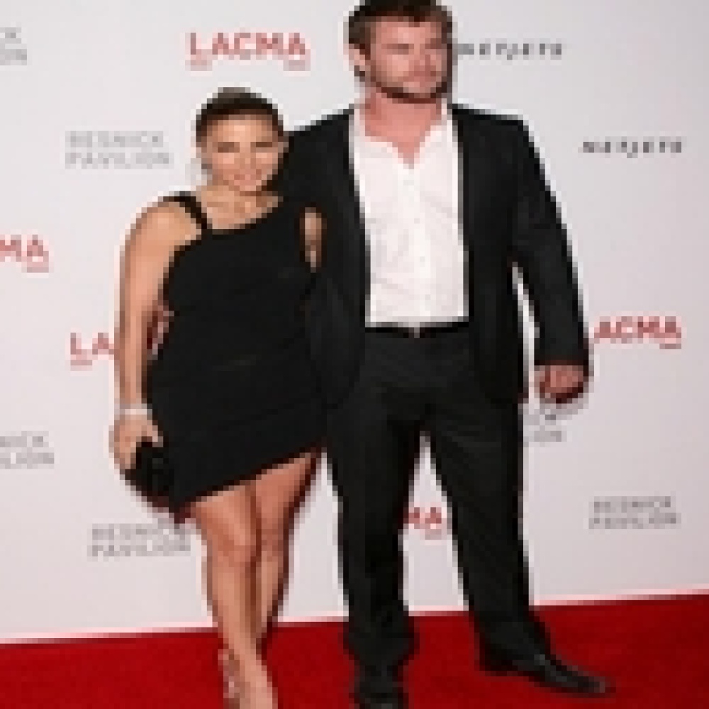 هيمس ورث والنجمة الأسباني باتاكي ينتظران أول مولود